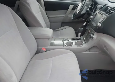 2012 Toyota Highlander Base V6 z USA, uszkodzony, nr VIN 5TDBK3EH4CS100204